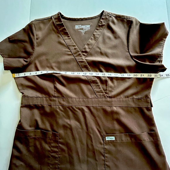Grey's Anatomy Professional Wear By Barco Scrubs Top Shirt Sz XL Truffle Brown - Picture 11 of 11